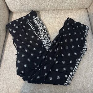 Old Navy Black and White Patterned Pants